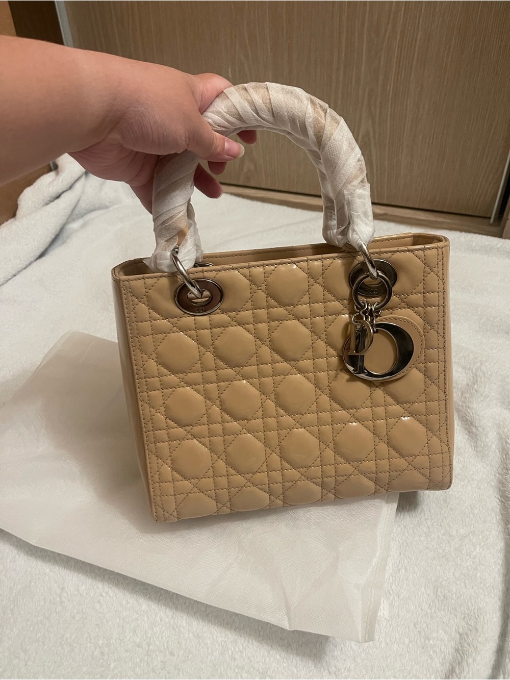 Lady Dior medium in blush/neutral patent